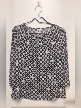 Black & White Geometric Print Women's Top